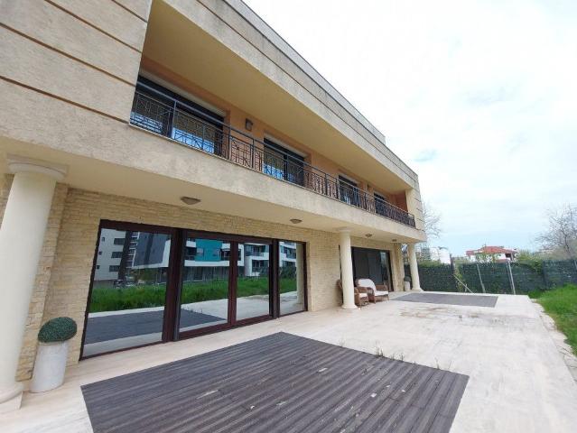 Vila de inchiriat Mamaia Nord | Kazeboo Beach | Curte 250 mp RIMO