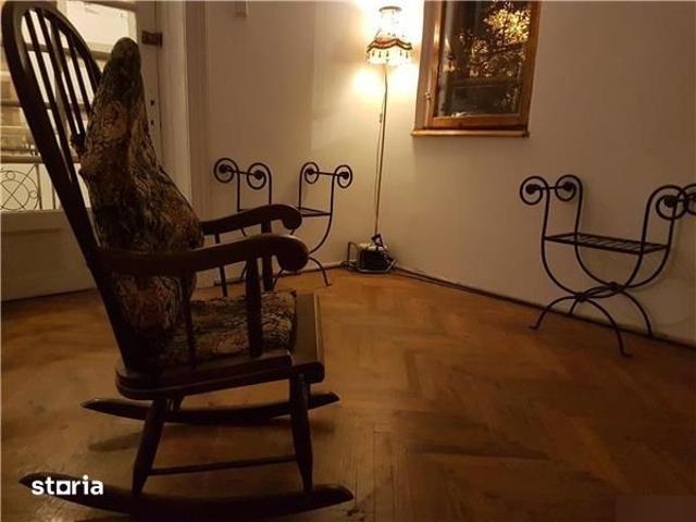 VILA DE INCHIRIAT SPAIUL UNIRII GRADINA LOC PARCARE