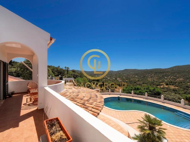 Vila de Luxo com Vista Deslumbrante em Loulé São Clemente