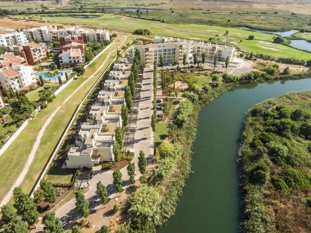 Vila de 3 quartos à venda em resort de luxo em Vilamoura, em Laguna Golf, condonio