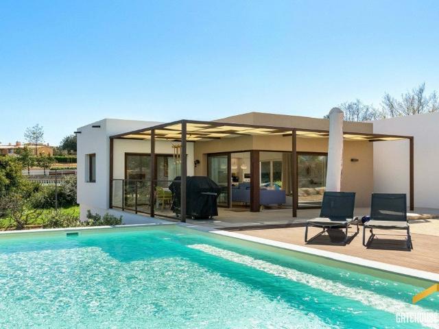 Vila de 3 quartos com piscina em Sesmarias, Carvoeiro, Algar. 89m² Lagoa e Carvoeiro