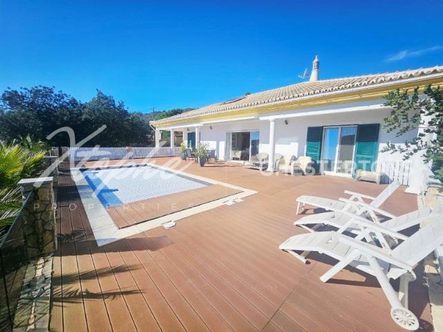 Vila de 3 Quartos em Loulé 304m² Loulé São Sebastião