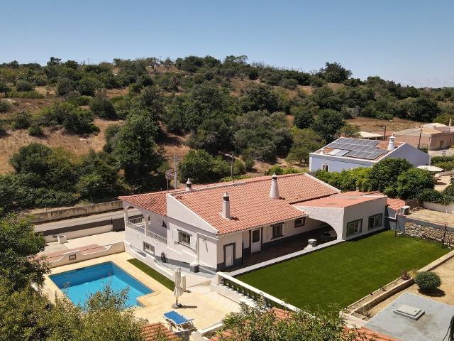 Vila de 4 quartos com apartamento de hóspedes em Boliqueime. 270m² Boliqueime