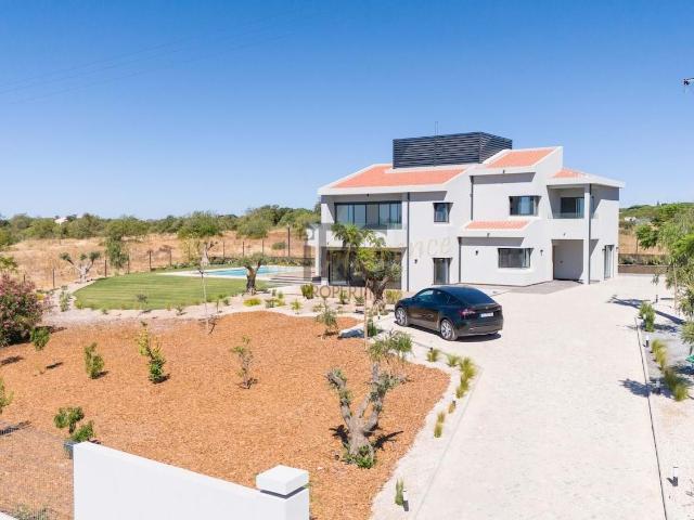 Vila de 5 + 2 quartos voltada para o sul à venda em Fonte Santa, Algarve, Loulé, Fonte Santa