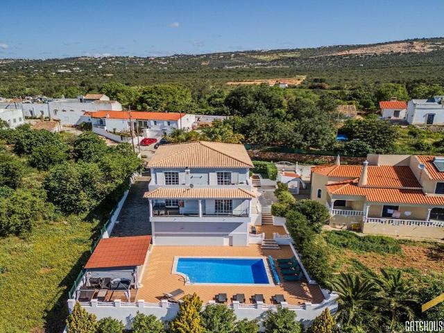 Vila de 5 quartos com vista mar para venda em Boliqueime, Al. 240m² Boliqueime