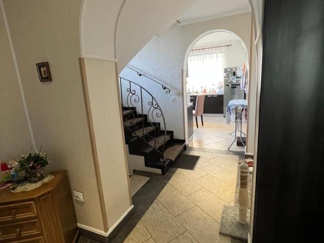 Vila D+P+E+M, 700 EUR/mp, zona centrală, strada Eroilor