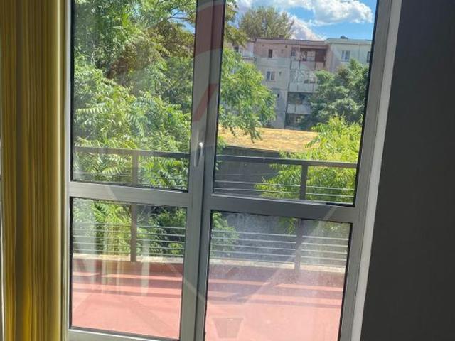 Vila – Etaj 2 + Mansardă de închiriat | Zona Vitan ?.