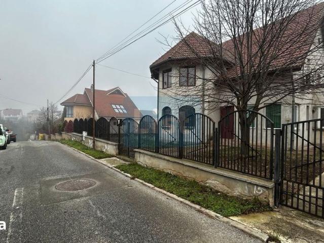 Vila eleganta de inchiriat, locatie excelenta