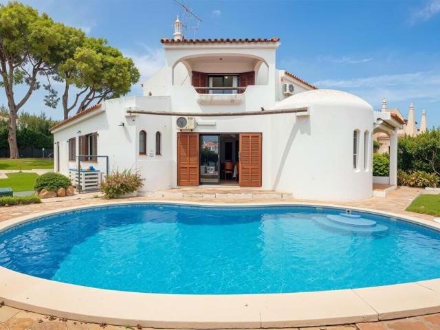 Vila encantadora situada entre o Hotel Hilton e a Vila Velha, em Vilamoura