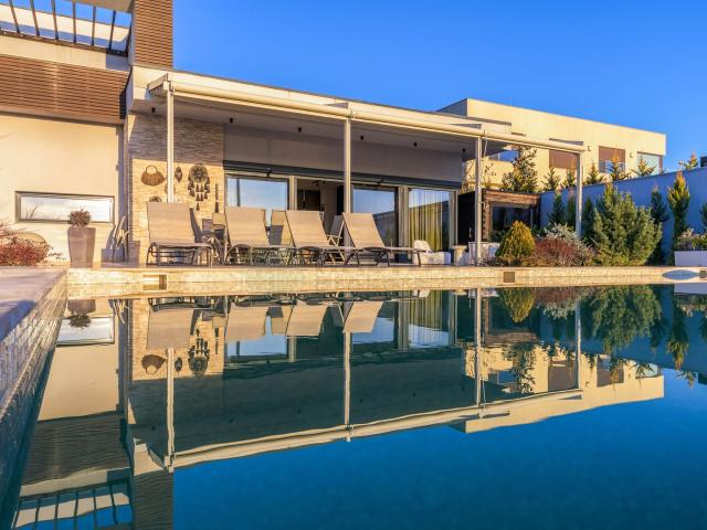 Vila Escapada | Piscină & Garaj pentru Barcă