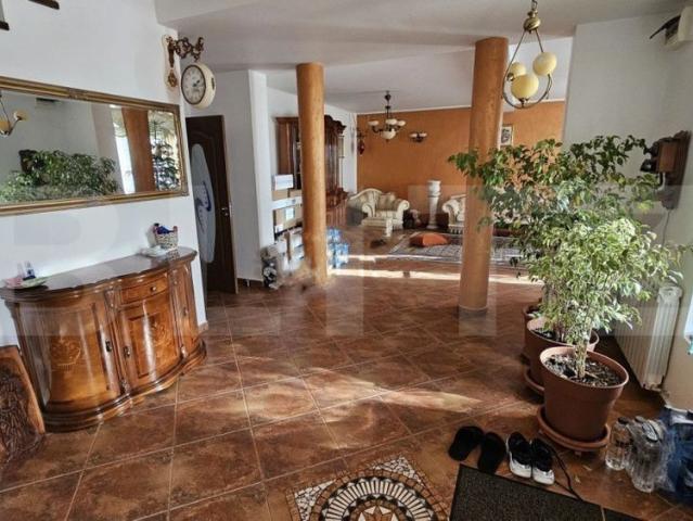 Vila în regim P+1, 380 mp², pretabilă spații de birouri