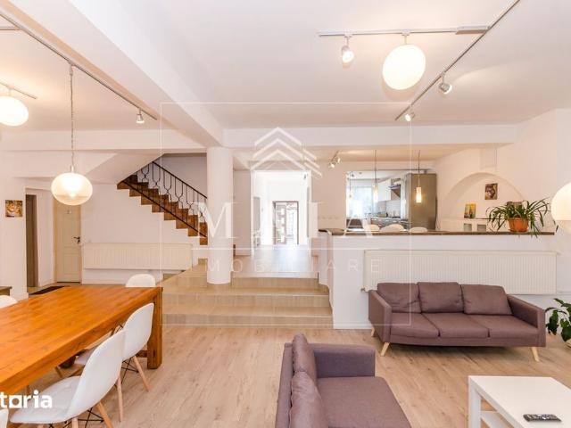 Vila in zona Strand, cu 7 camere, 2 garaje, curte de 200 mp