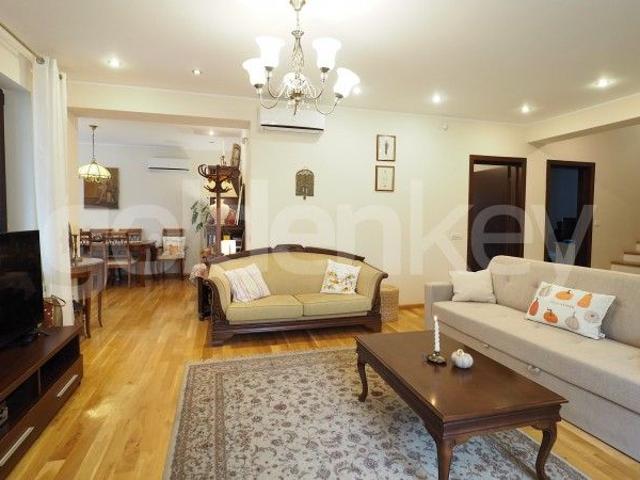 Vila individuala cu 6 camere si gradina generoasa | ID:877713