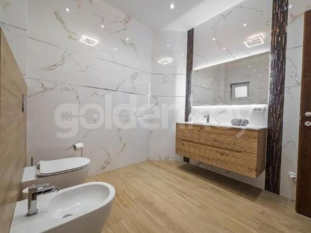 Vila individuala cu 9 camere | piscina incalzita | strada privata | ID:2672338