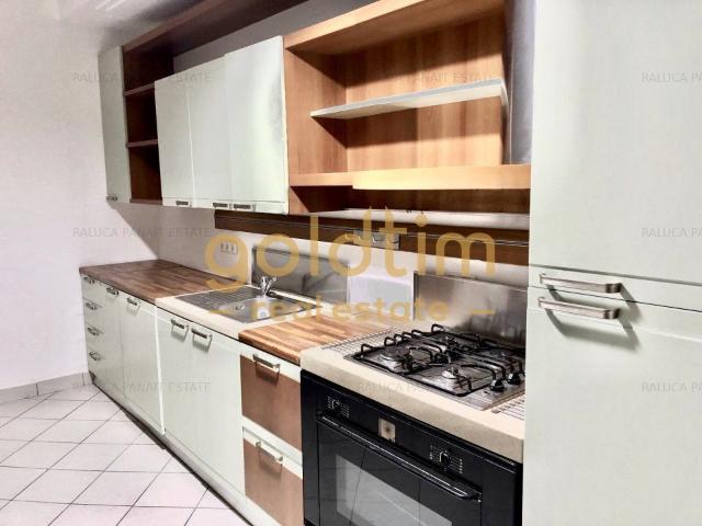 VILA INDIVIDUALA/ CURTE 400 MP