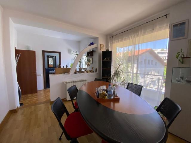 VILA INDIVIDUALA l CURTE l GRADINA l PISCINA l GYM l COMP.