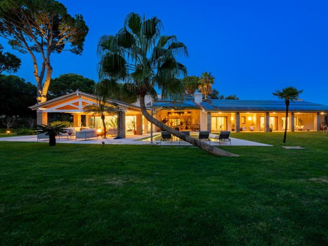 Vila Inteligente e Independente em Frente ao Golfe, Sem Vizi. 398m² Vilamoura