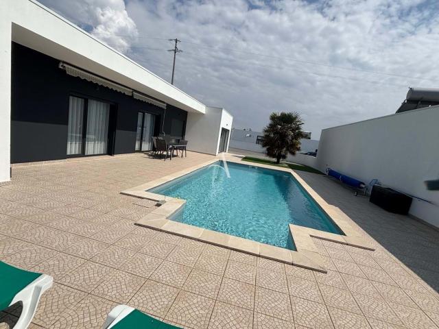 Vila isolada de 3+1 quarto com piscina à venda perto de Óbid. 2315m² Pataias