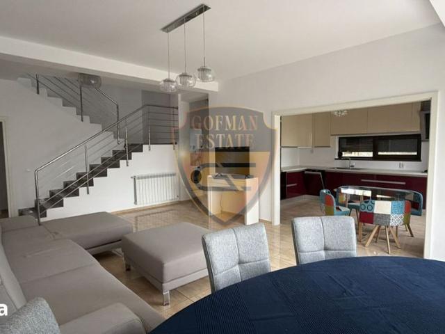 Vila Lux 5 camere P+1 210mp Lazu, 3 bai, 2 parcari, curte 500mp ansamb