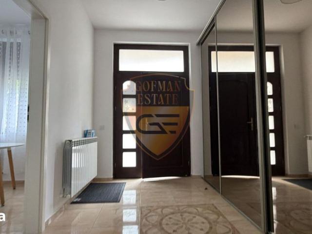 Vila Lux 5 camere P+1 210mp Lazu, 3 bai, 2 parcari, curte 500mp ansamb