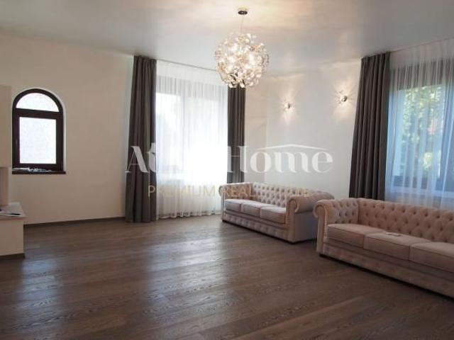 VIla Superba cu 6 camere, apropiere padure, piscina exterioara