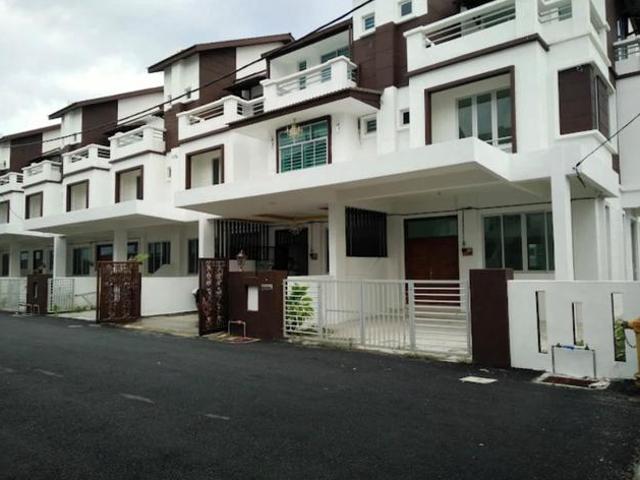Vila Seri Setia 3 storey terrace Gated Guarded