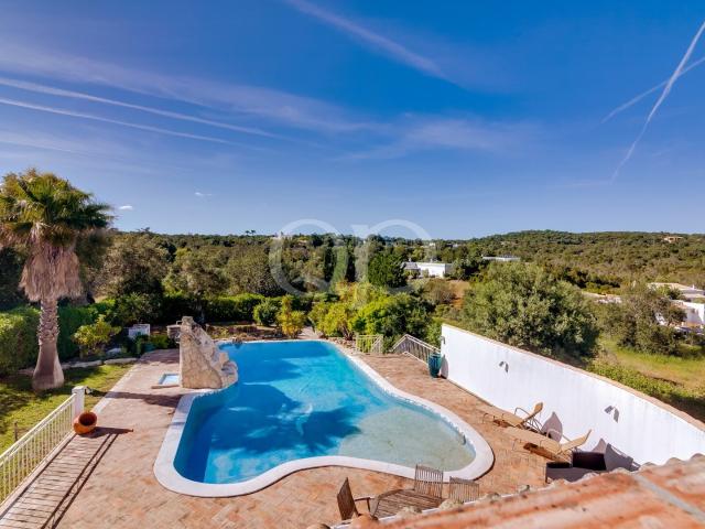 Vila situada nas colinas tranquilas de Loulé 498m² Loulé são clemente
