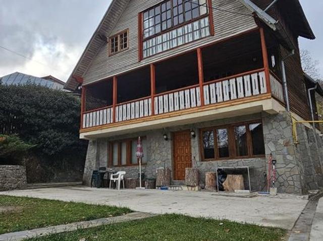 Vila spatioasa, 5 camere, Breaza, aer curat, liniste langa padure
