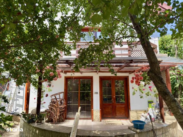 Vila spatioasa P+1+M de vanzare in Agigea | Teren 658 mp | Acces din 2