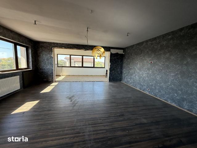Vila spectaculoasa cu 2.000 mp curte verde, piscina si 800 mp utili