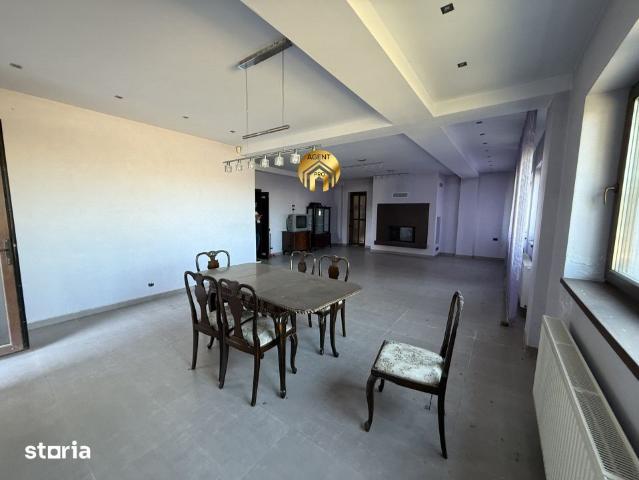 Vila spectaculoasa cu 2.000 mp curte verde, piscina si 800 mp utili