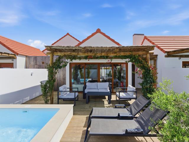 VILA T4 COM JARDIM E PISCINA EM COMPORTA