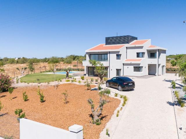 Vila V5 Autónoma em Fonte Santa 321m² Quarteira
