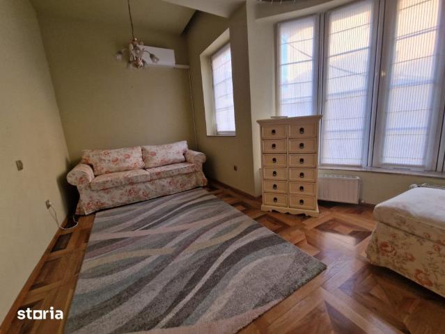Vila zona Sub Arini!