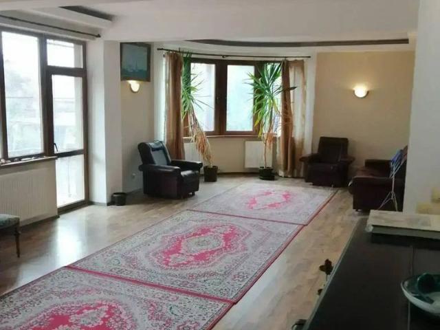 Vila 20 camere | teren tenis | 1200 mp | Prelungirea Ghencea