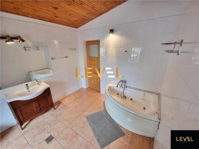 Vila 380 mp utili cu 8 camere si 300 mp gradina Aviatiei Caramfil