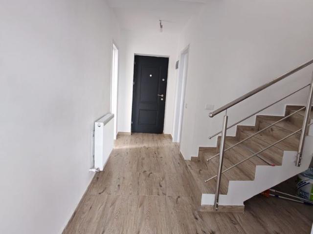 Vila 4 camere+200mp curte mutare 1 luna