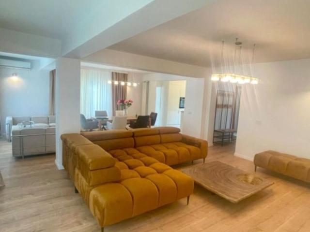 Vila 4 camere || Cambridge School