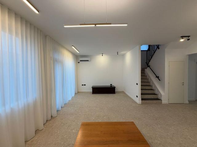 Vila 4 camere Tunari, 3 min. școală Americana