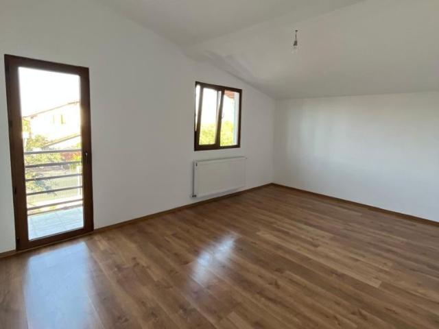 VILA 4 dormitoare, living, bucatarie inchisa, 3 bai 180 mp + Teren