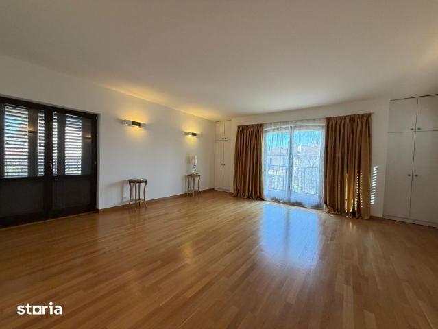 Vila 500mp cu piscina Teren 1200mp Iancu Nicolae Zoo Baneasa