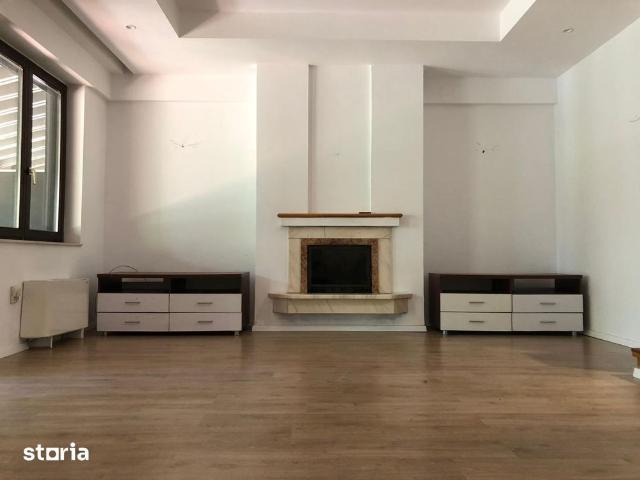 Vila 6 camere cu iesire la lacul Baneasa teren 317 mp