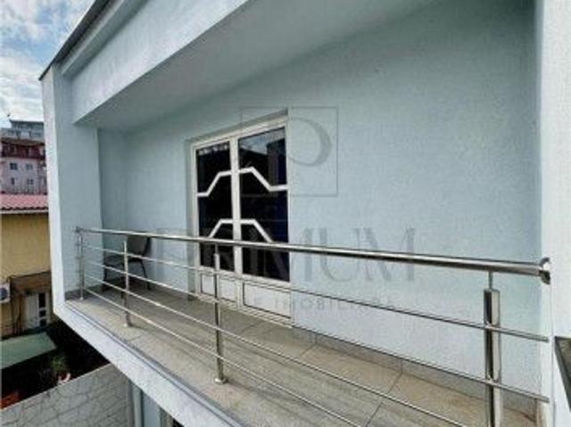 Vila 7 camere toate utilitatile panouri fotovoltaice