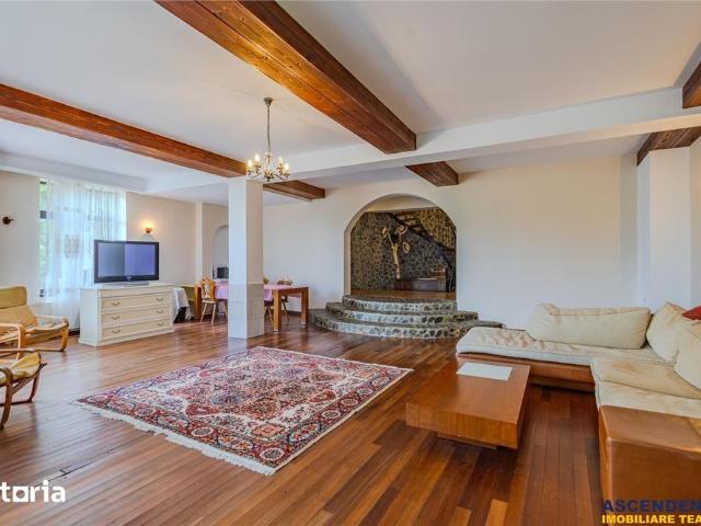 Vila 7 camere,250 mp,semineu,terase,800 mp teren,rezidential turistic