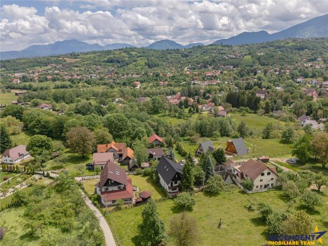 Vila 7 camere,250 mp,semineu,terase,800 mp teren,rezidential/ turistic,Predelut,Brasov