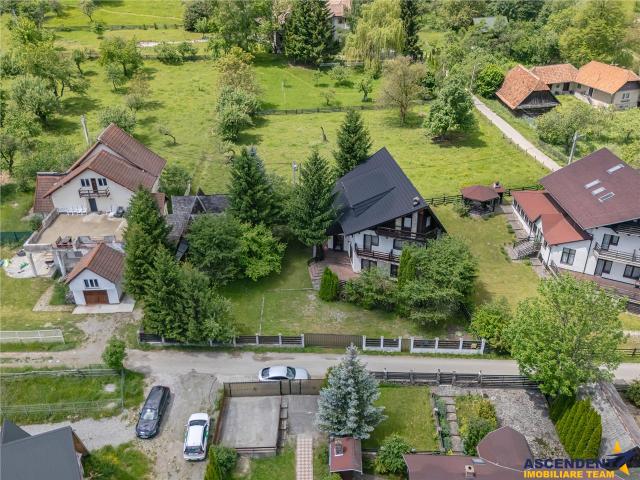 Vila 7 camere,250 mp,semineu,terase,800 mp teren,rezidential/ turistic,Predelut,Brasov