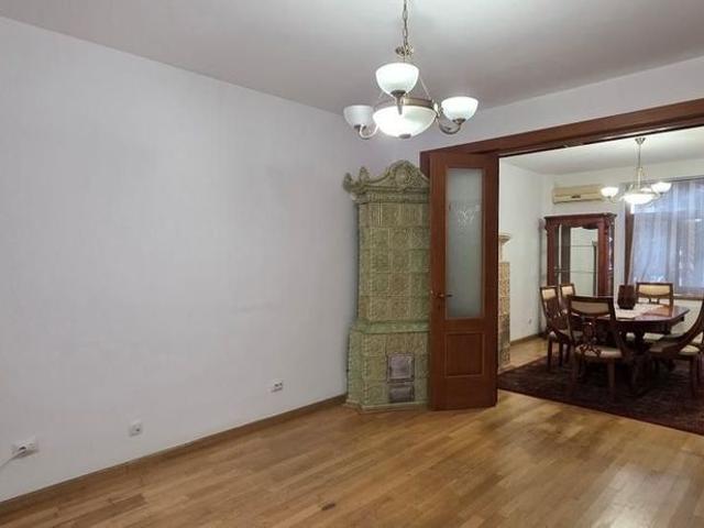 Vila/Casa Piata Alba Iulia Birouri / Decebal