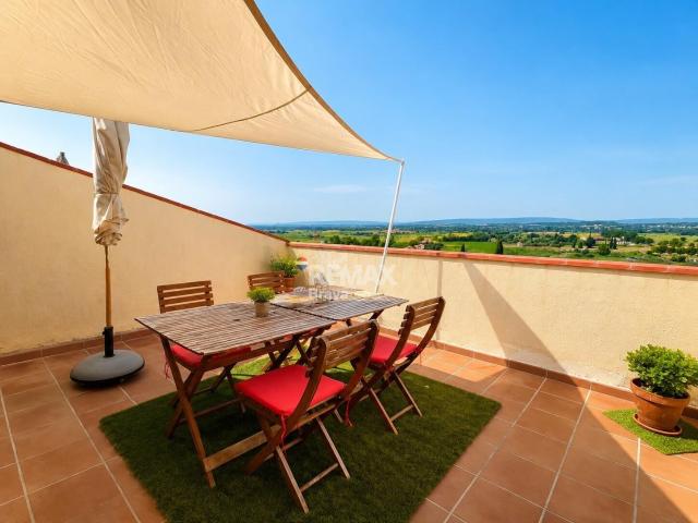 Vilajuïga | Exclusivo dúplex con espectaculares terrazas, vistas panorámicas y plaza de parking