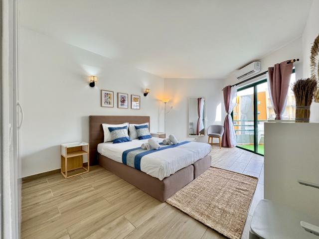 VILAMOURA CENTRAL BEACH 1 WITH POOL by HOMING