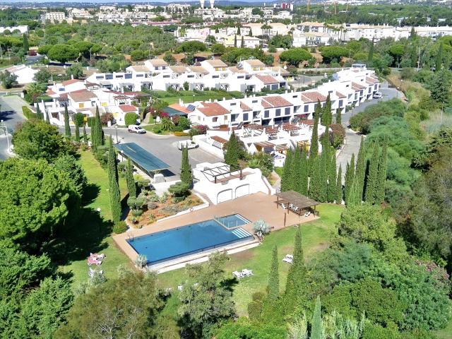 VILAMOURA CLUB VILLA 2 WITH POOL by HOMING
